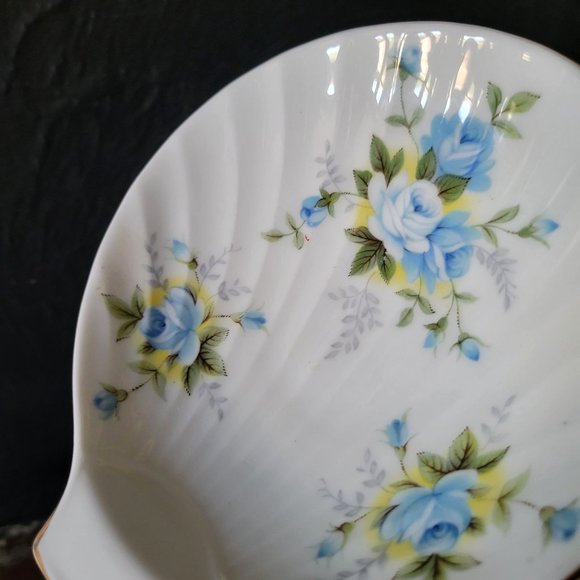 Royal Windsor Blue Rose Shell Shaped Trinket Dish, Cottagecore, Shabby Chic - Picture 2 of 4